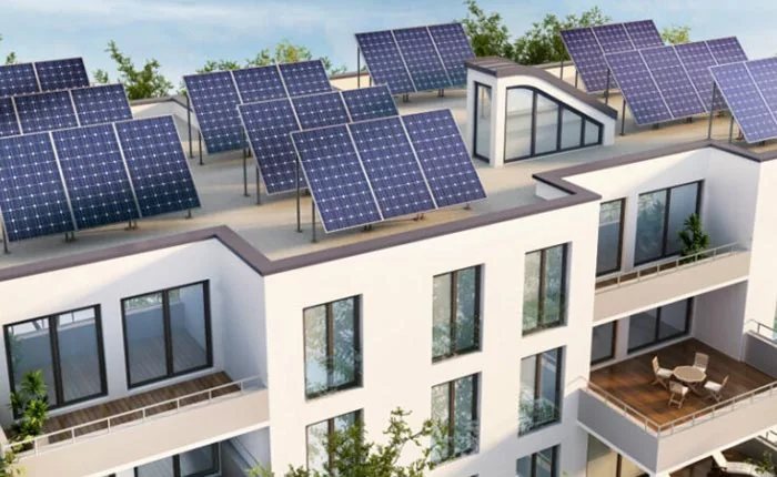Pannelli fotovoltaici su copertura condominiale piana