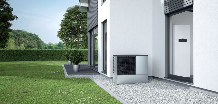 Pompa di calore installata in una casa moderna